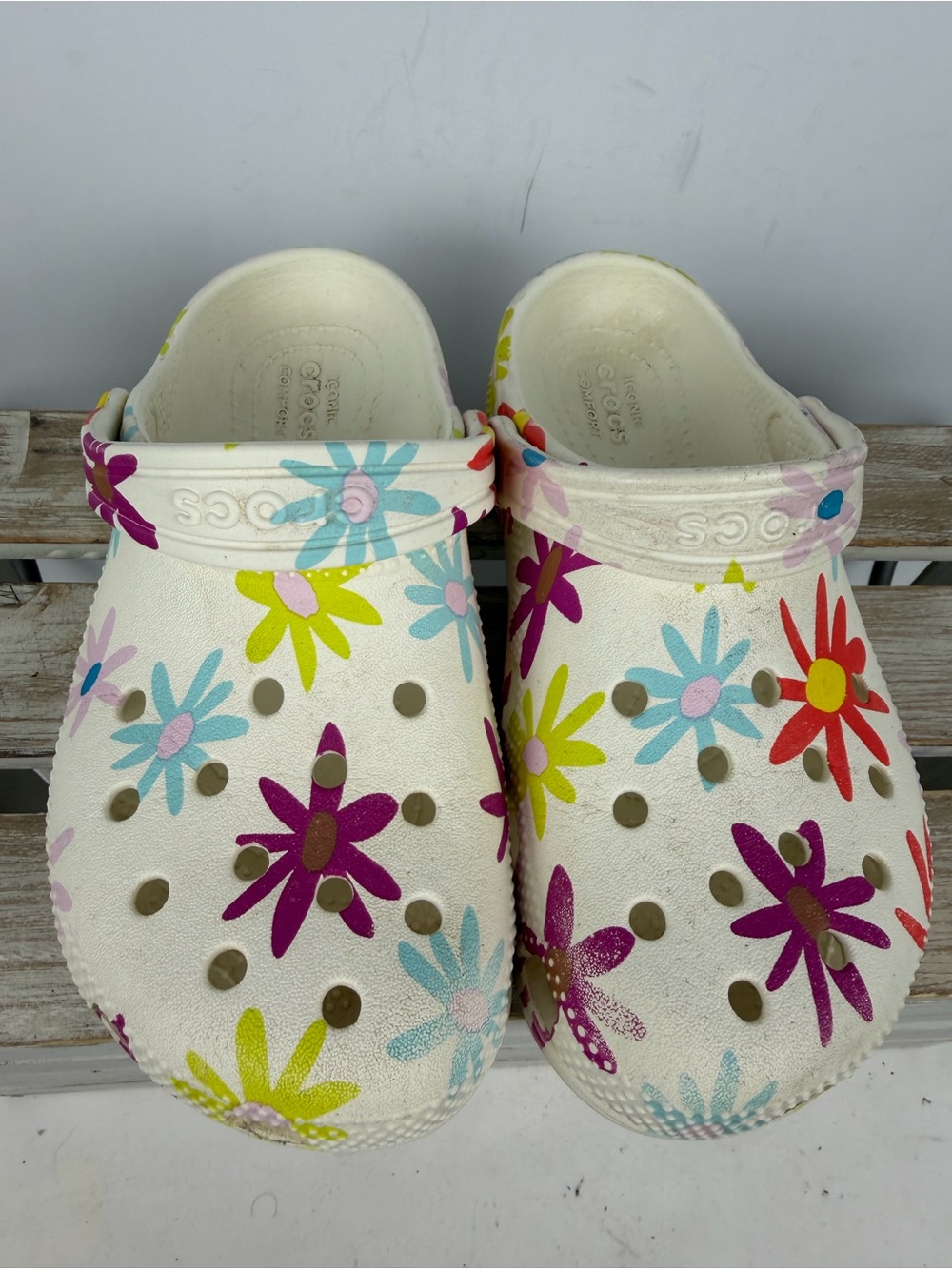 Crocs Kids floral Classic Crafted Daisy Clogs in the color Chalk size C13 - Picture 4 of 13
